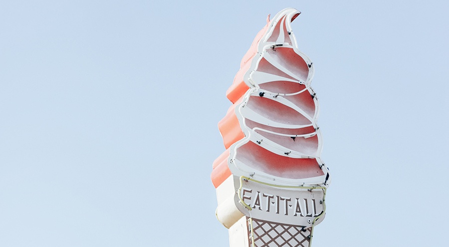 Sign in the shape of an ice cream cone